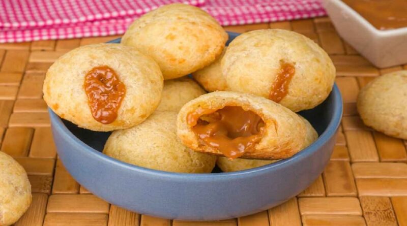 Pão de Queijo com Doce de Leite