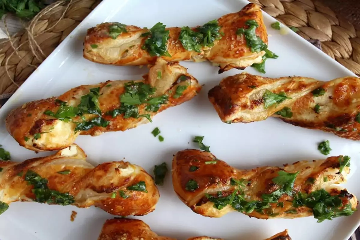 Palitos de Queijo Torcidos Prontos em 40 Minutos